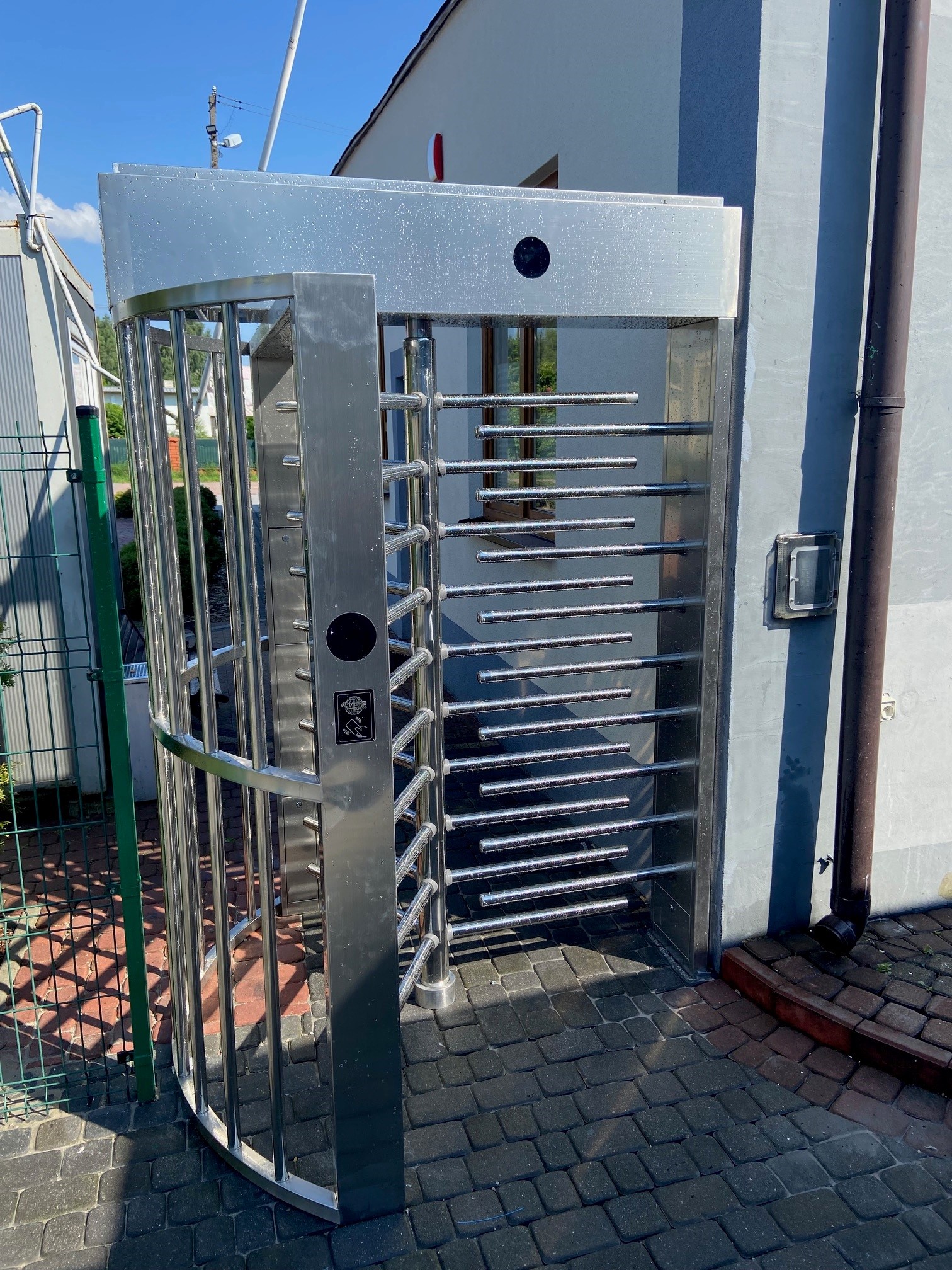 System kontroli dostępu i kołowrót wejściowy w realizacjach Caspel Automatyka